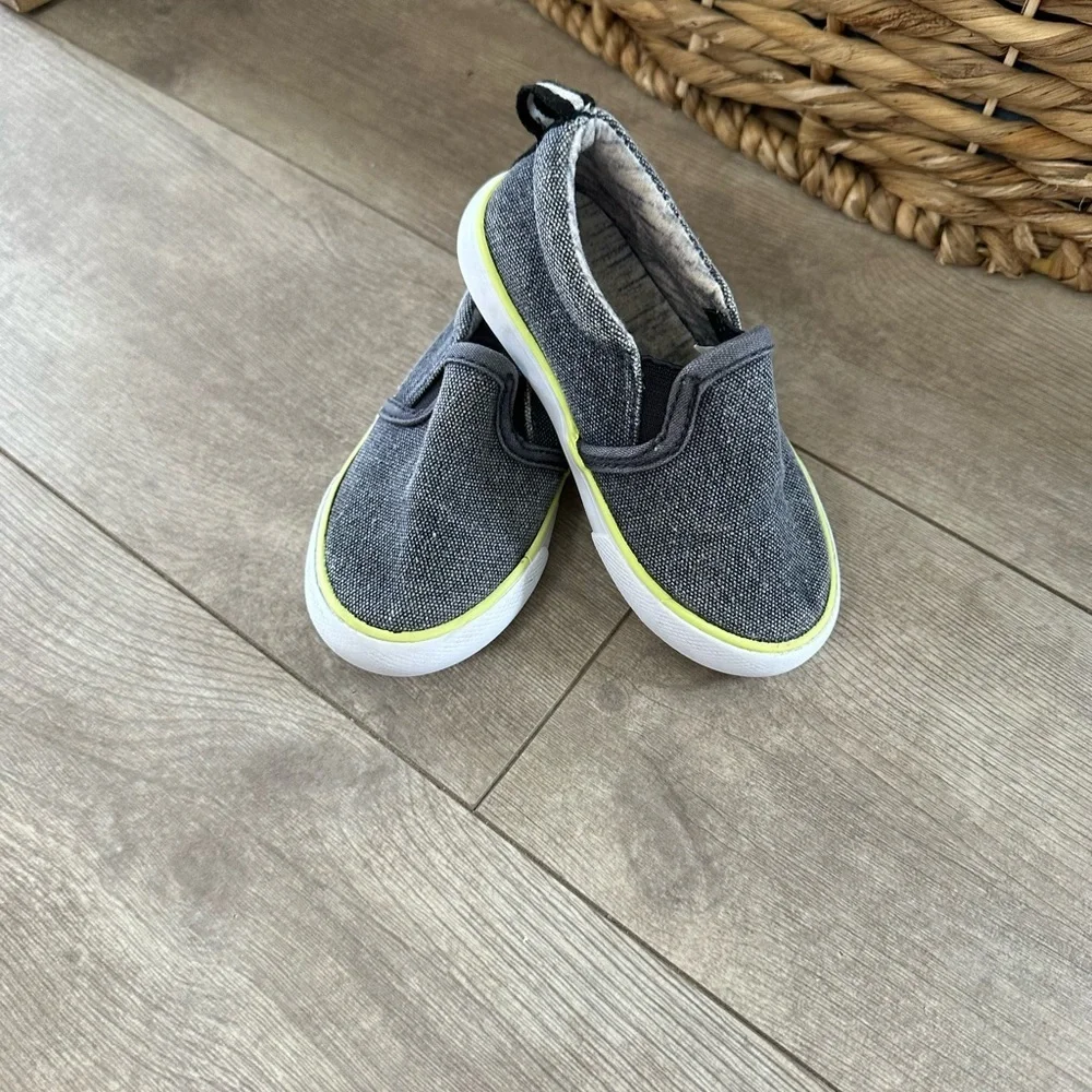 Cat & Jack Toddler Boys Slip-On Sneakers Size 7 Modern Design